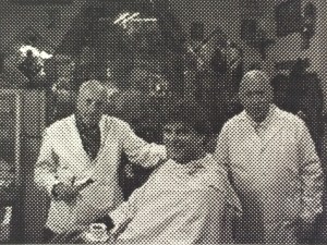 "Dorothy, we're no longer in Mayberry anymore!" Getting my haircut by José. Felipe brings me cafecitos...